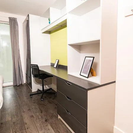 Binary Hub At Apartment