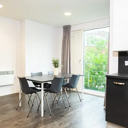 Binary Hub At Apartment